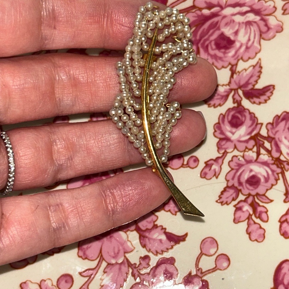 Vintage Elegant Gold and Pearl Leaf Brooch